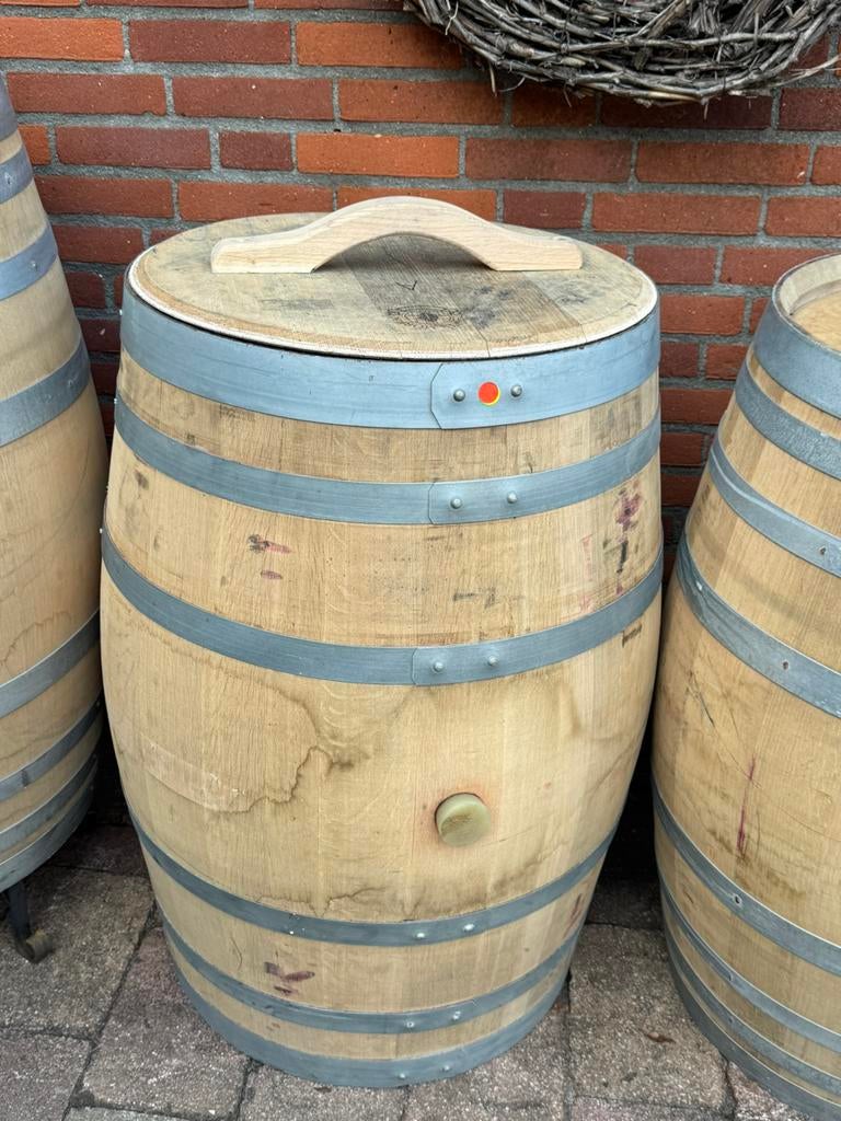 Eiken wijnvat regenton 225 liter, Ophalen, 150 liter of meer, Zo goed als nieuw, Met pomp