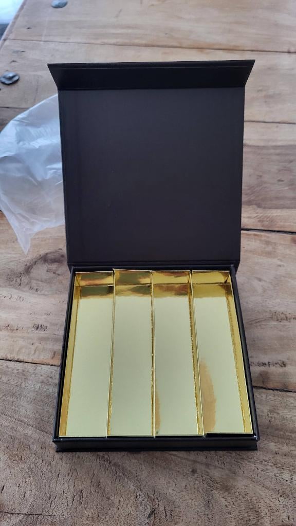 Bonbondoosjes harde buitenkant met magneetsluiting 46 stuks, Hobby en Vrije tijd, Taarten en Cupcakes maken, Nieuw, Serveervorm