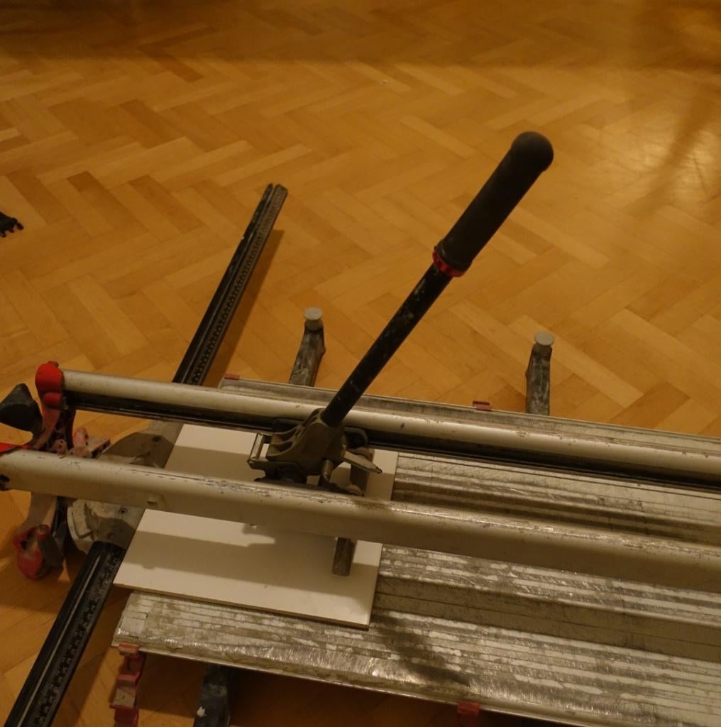 Tegelsnijder (>1 meter) te huur & tegelgereedschap, Ophalen, Gebruikt