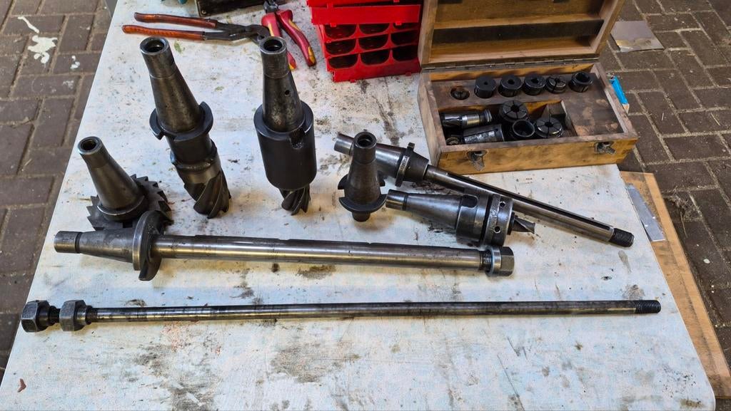 Sk40 houders , zaagfrezen en diverse frezen, Ophalen