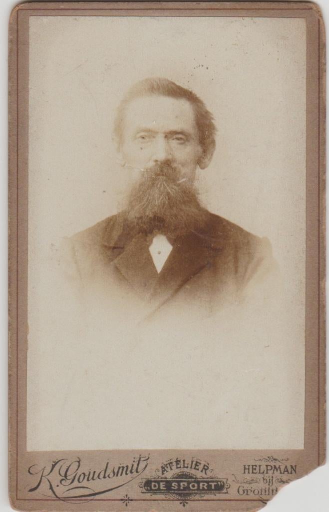 CDV man +snor + baard foto K Goudsmit atelier de sport [GR], Gebruikt, Foto, Ophalen of Verzenden, Voor 1940