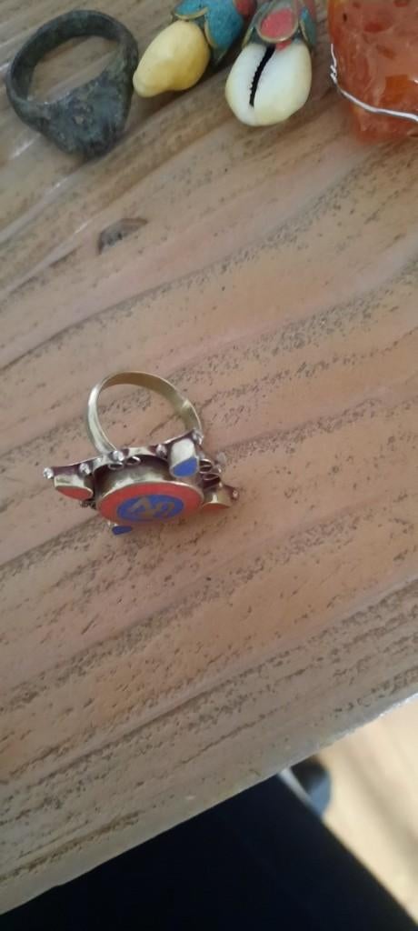 Antieke, ruitvormige ring met bloedkoraal/lapis. MT 17., Ophalen of Verzenden, Zilver, Ring, Met edelsteen