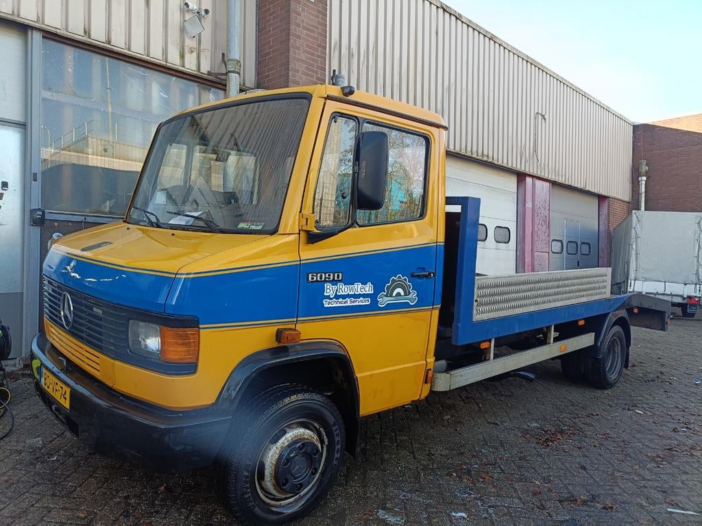 Mercedes 609D Oprijwagen, Auto's, Bestelauto's, Achterwielaandrijving, 4 cilinders, 4000 cc, Blauw