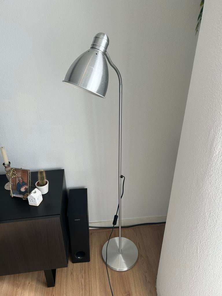 Vloerlamp zilver, Huis en Inrichting, Lampen | Vloerlampen, Ophalen of Verzenden, Gebruikt, 150 tot 200 cm