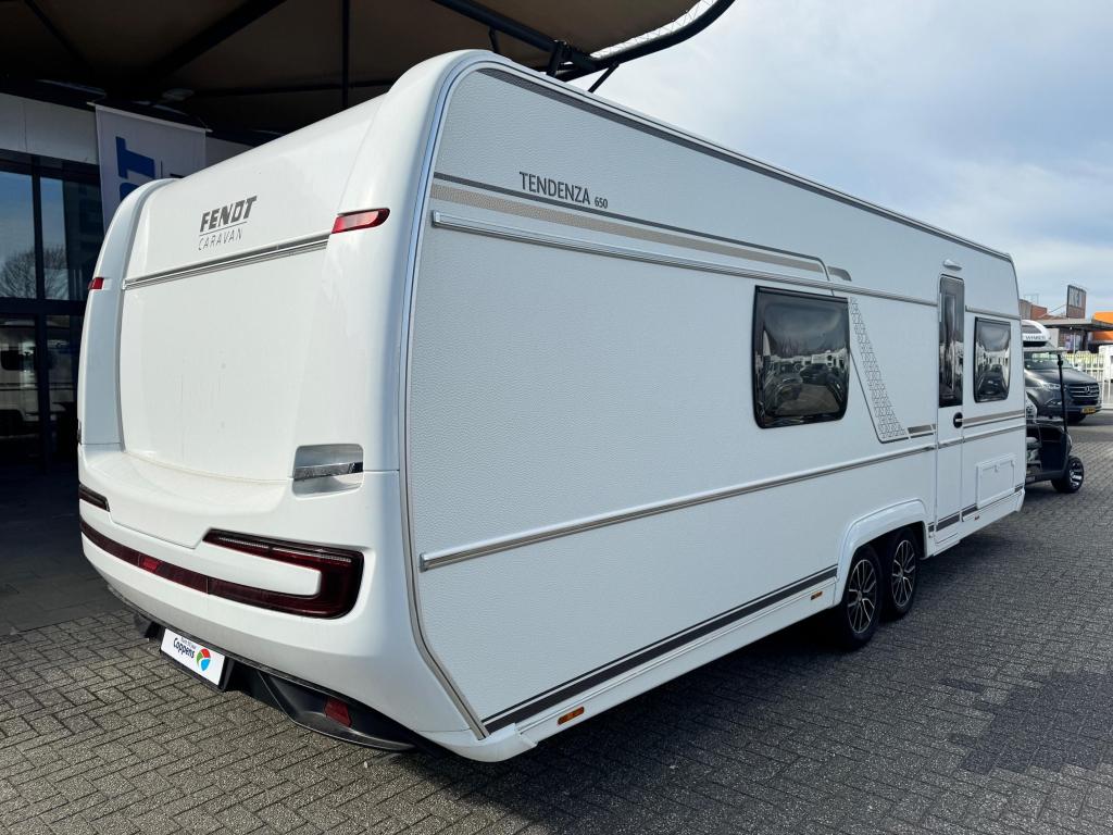 Fendt Tendenza 650 SFD 2024 MEGA RUIM + LUXE!!!, Caravans en Kamperen, Caravans, Standaardzit, 7 tot 8 meter, Bedrijf, Fendt