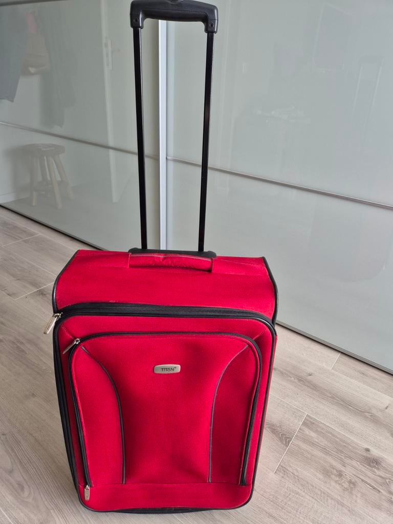 Grote rode zachte koffer (Titan), Ophalen, Overige materialen, Wieltjes, Gebruikt