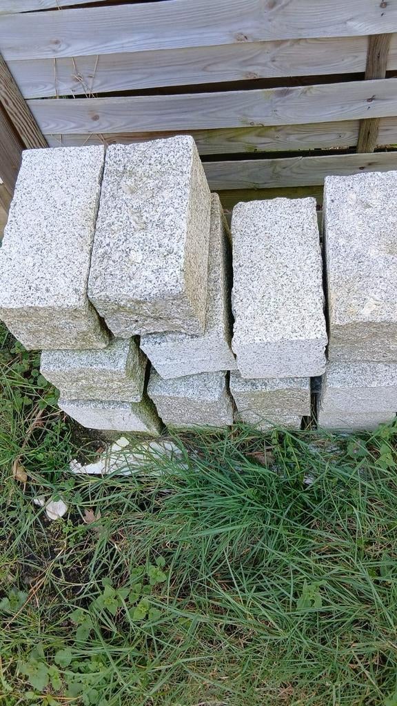 16 natuursteen (graniet) paaltjes, Ophalen of Verzenden, Beton, Minder dan 5 m², Overige typen