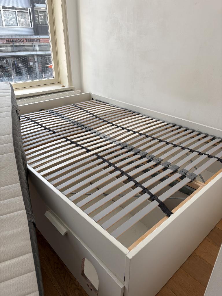 GRATIS: IKEA Bed (140x200) incl. matras en lattenbodem, Ophalen, Gebruikt, Wit, Tweepersoons