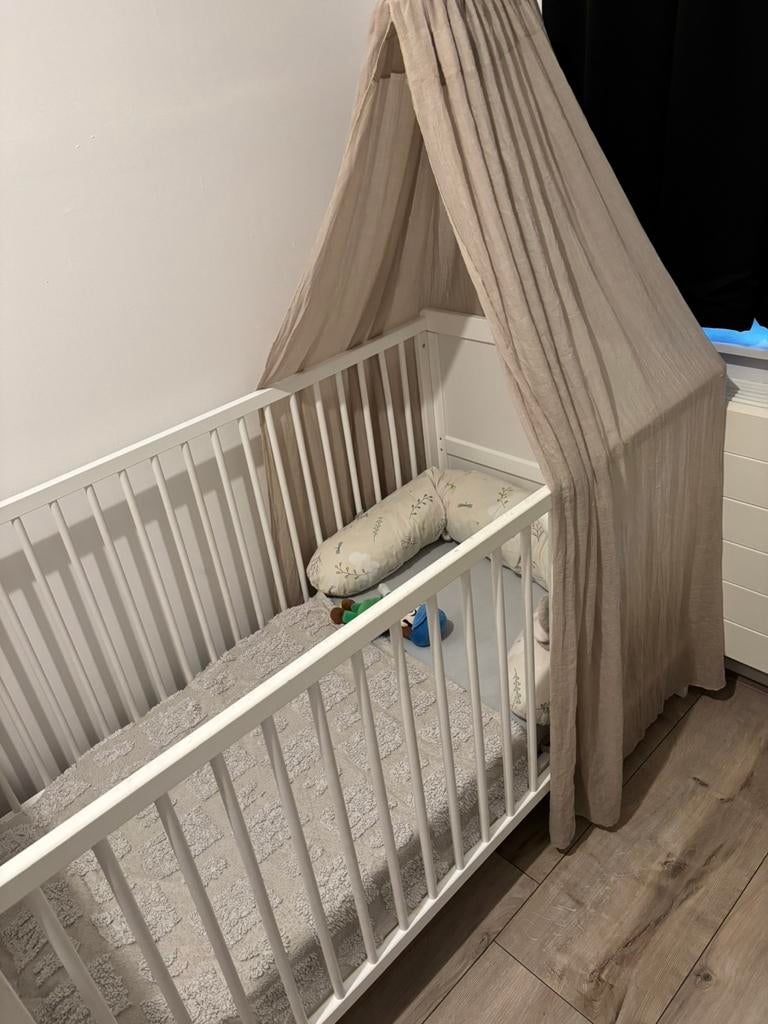 Baby/peuter bed, Kinderen en Baby's, Babywiegjes en Ledikanten, Ophalen, Gebruikt, Overige typen, M