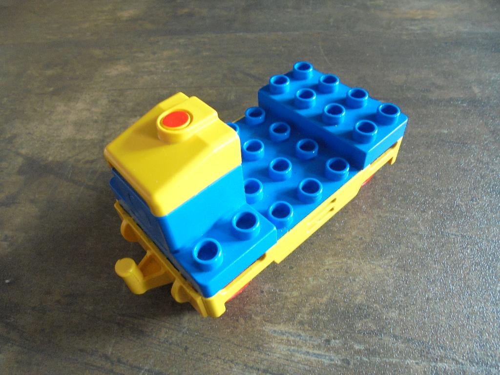 Lego Duplo Train Locomotive Base (zie foto's) !!! LEZEN !!!, Ophalen of Verzenden, Gebruikt, Losse stenen, Duplo