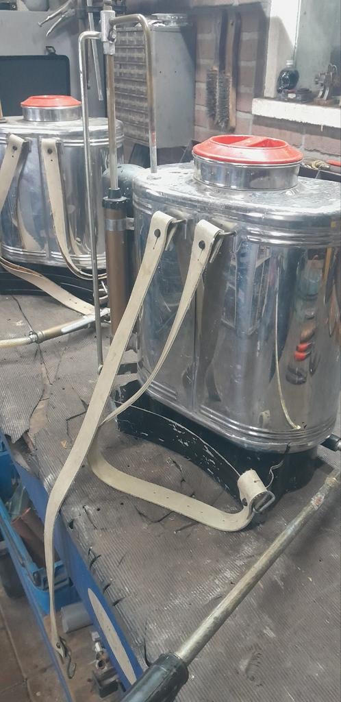 Dofra rugspuit twee stuks, Ophalen, Gebruikt