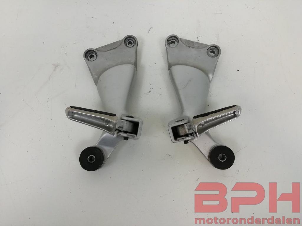 Duo voetsteunen Suzuki GSX1300R Hayabusa 1999 t/m 2007 GSX13, Motoren, Onderdelen | Suzuki, Gebruikt, Ophalen of Verzenden