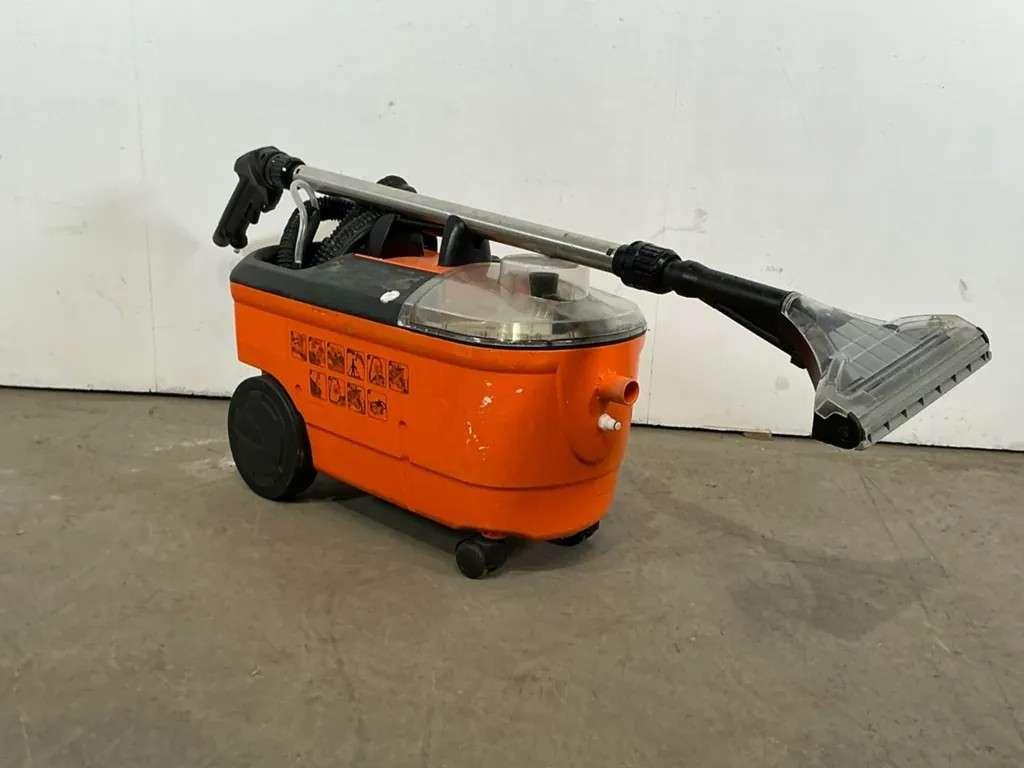 Kärcher Puzzi 100 Tapijtreiniger – Gebruikt – €275 excl. btw, Weijman, Gebruikt, Info@weijmantrading.nl, Ochten