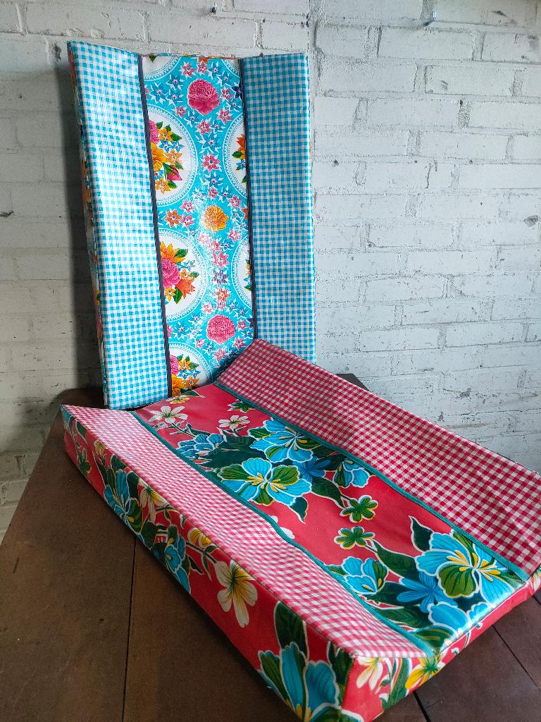 Aankleedkussen baby rood en blauw lijkt op pip oilily p.ps, Kinderen en Baby's, Badjes en Verzorging, Ophalen of Verzenden, Zo goed als nieuw