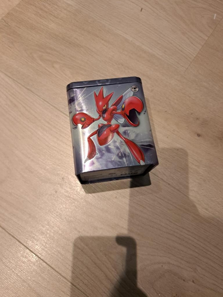 Pokémon kaarten in blik en boekje, Ophalen of Verzenden, Zo goed als nieuw