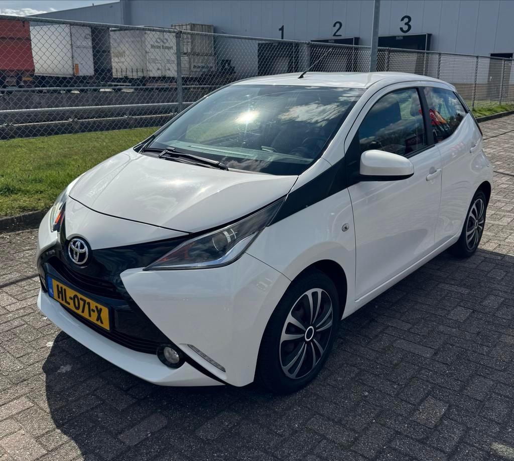 Toyota Aygo 1.0 12V Vvt-i Ddrs 2015 Wit, Voorwielaandrijving, Stof, Euro 6, 4 stoelen