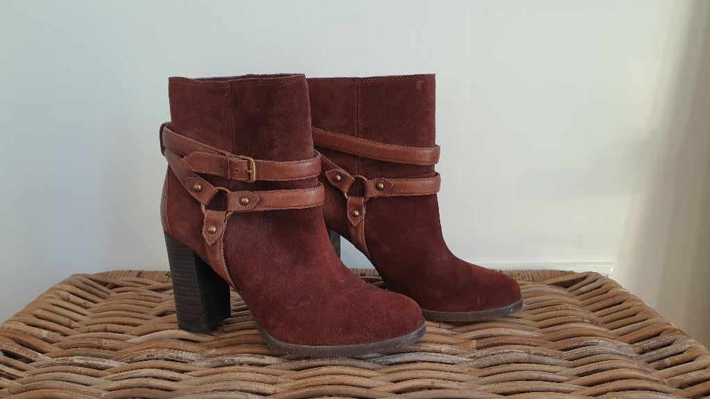 UGG Laarzen Suède Bruin maat 39, Kleding | Dames, UGG, Bruin, Lage of Enkellaarzen, Ophalen of Verzenden