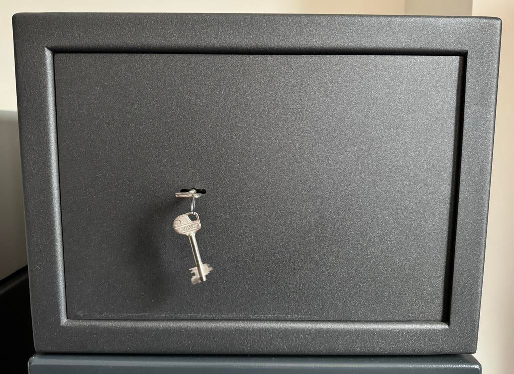 NIEUW! 52 kg! Zeer degelijke kluis brandkast RDW 2 sleutels, Ophalen, Nieuw, Brandkast