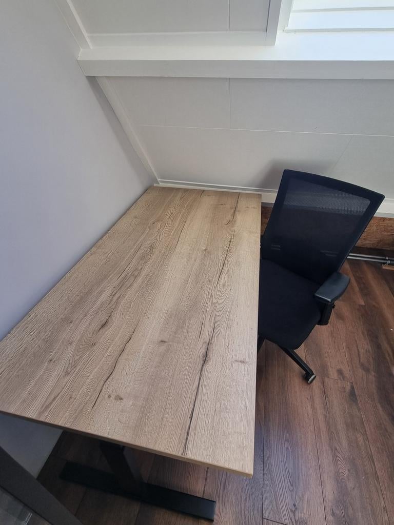 Industrieel bureau met 2 bureaubladen en bureaustoel, Ophalen, In hoogte verstelbaar, Zo goed als nieuw, Bureau