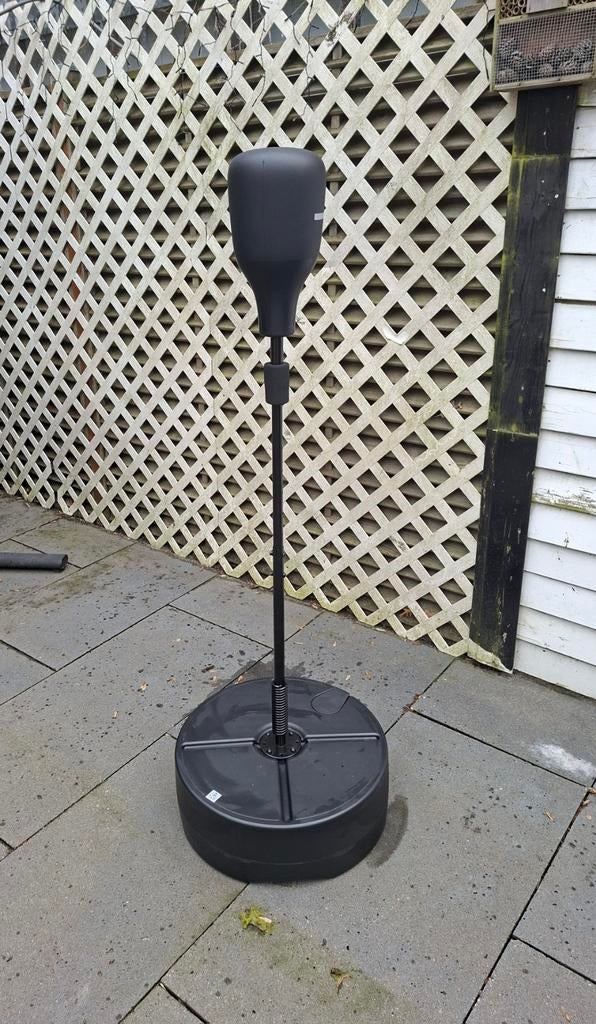 Aangeboden z.g.a.n Domyos boksbal op sokkel, Ophalen, Zo goed als nieuw, Boksbal