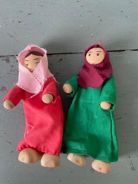 2 leuke houten poppetjes bijv. Maria en jozef. Hoogte: 12,5, Ophalen, Zo goed als nieuw