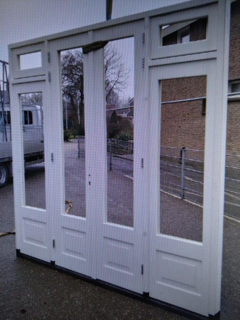 Pui met dubbele tuindeuren en zijlichten