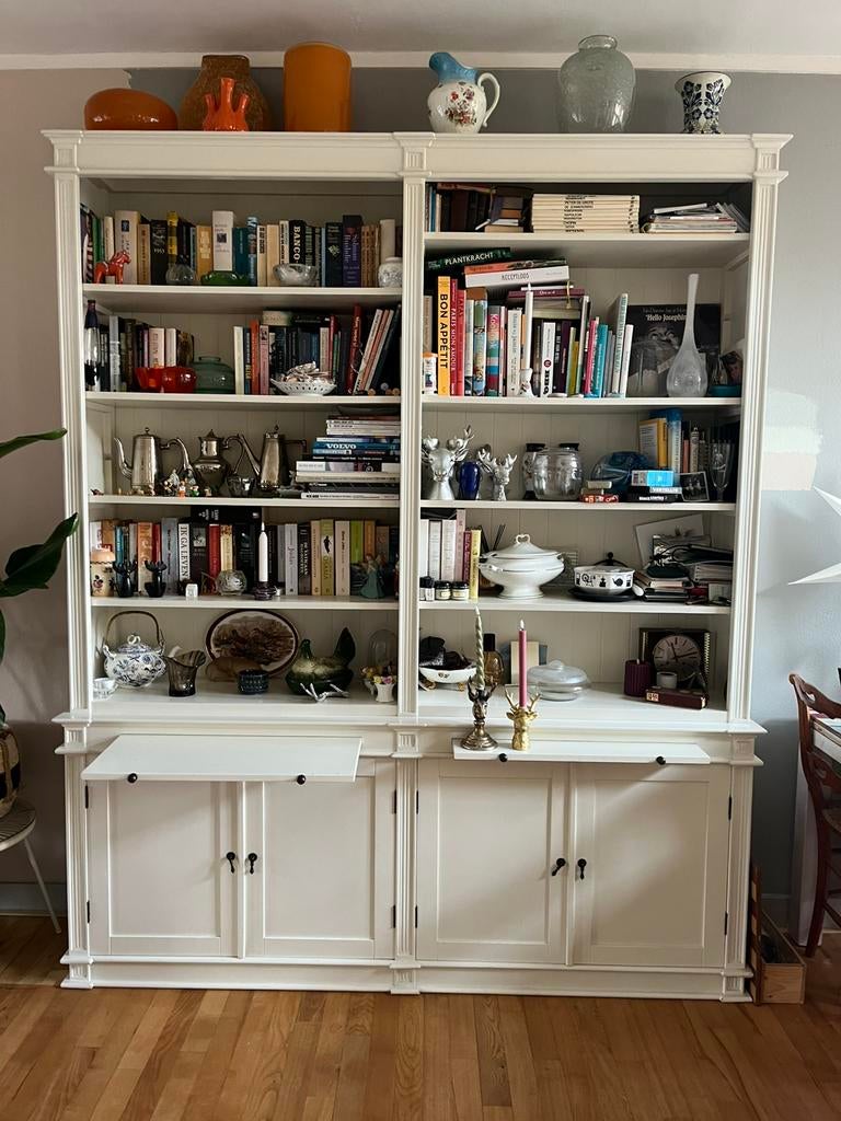 Gave koloniale kast, wit. 240 hoog. 200 breed. 40 diep ., Ophalen, Met deur(en), 200 cm of meer, Zo goed als nieuw