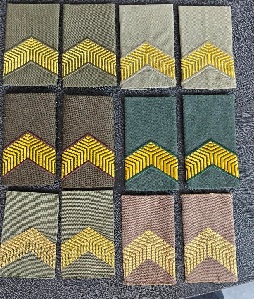 Lot Rangonderscheidingstekens Korporaal 2de klas, Verzamelen, Militaria | Algemeen, Ophalen of Verzenden, Landmacht, Nederland