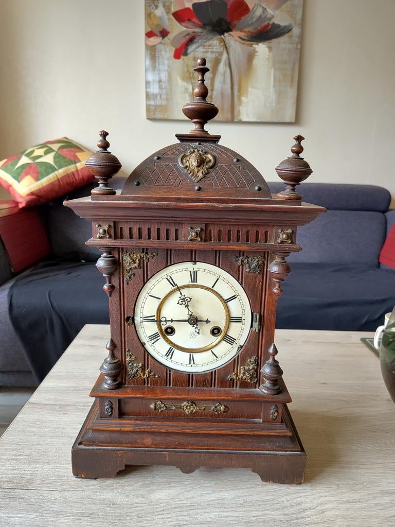 Antieke houten tafelklok met ornamenten, Antiek en Kunst, Antiek | Klokken, Ophalen