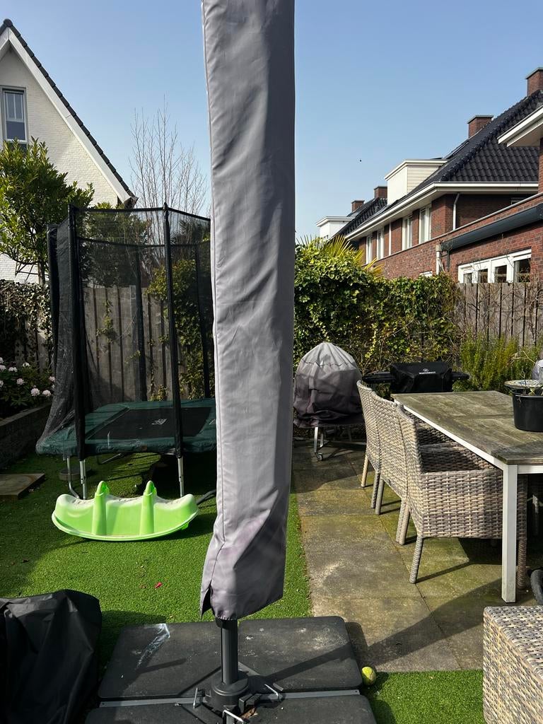Parasolvoet met 4 vulbare tegels voor water of zand, Tuin en Terras, Parasols, Ophalen, Gebruikt, Minder dan 1 meter, Parasolvoet