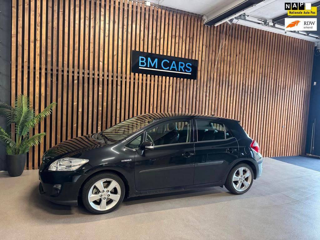 Toyota Auris 1.8 Full Hybrid Executive Half leer,Trkhaak,Cam, Euro 5, Gebruikt, 4 cilinders, Zwart