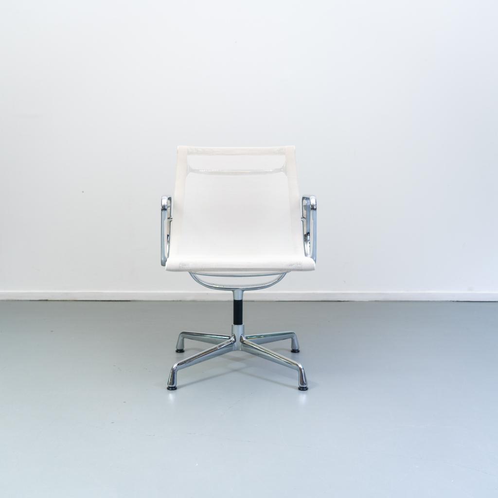 6x Vitra Eames EA 108 Stoel Wit Netweave - Gepolijst, Huis en Inrichting, Stoelen, Niet ingevuld, Wit, Niet ingevuld, Ophalen of Verzenden