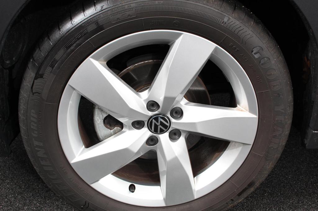 Volkswagen T-Cross 1.5 TSI 150pk DSG Style | Navigatie | Wir, 4 cilinders, 150 pk, Zwart, Grijs