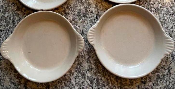 creuset 2 schaaltjes gietijzer 16 cm doorsnede, Ophalen of Verzenden, Gebruikt, Overige stijlen, Schaal of Schalen