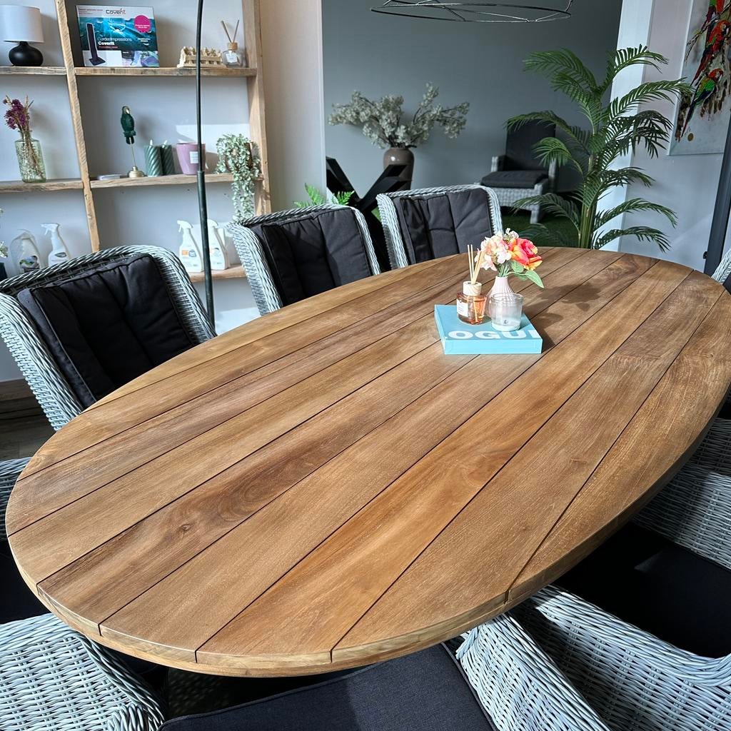 Tuinset ovale Teak tafel 240 x 120 cm + 8 wicker tuinstoelen, ., Teakhout, Ophalen of Verzenden, Zo goed als nieuw