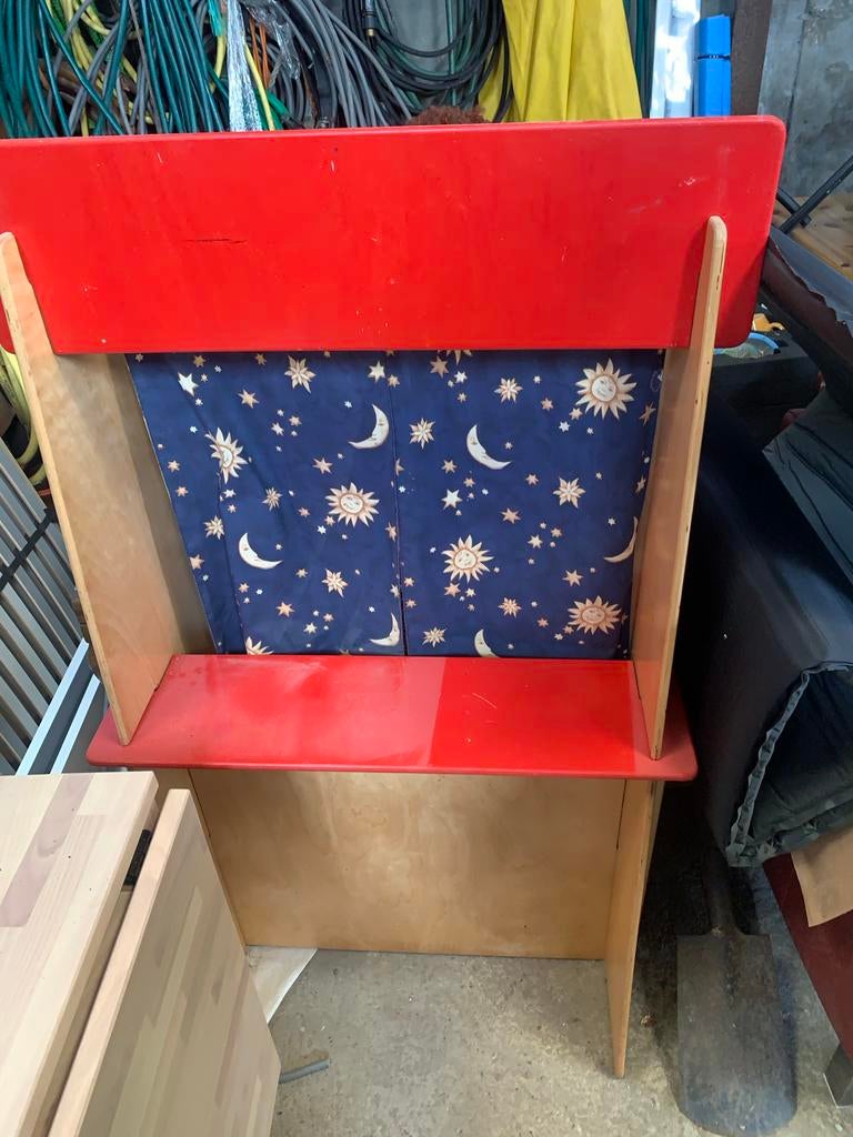 Houten poppenkast, eenvoudig uit elkaar te halen, Ophalen, Gebruikt, Jongen of Meisje