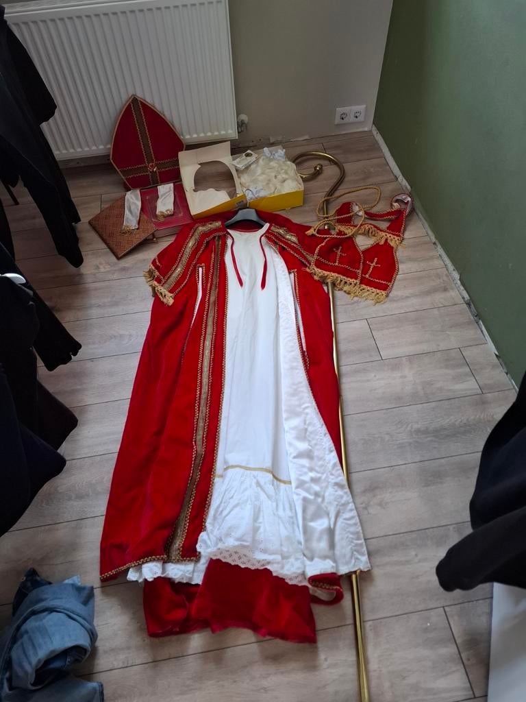 Compleet Sinterklaas kostuum en 6 pieten pakken, kwaliteit!, Ophalen