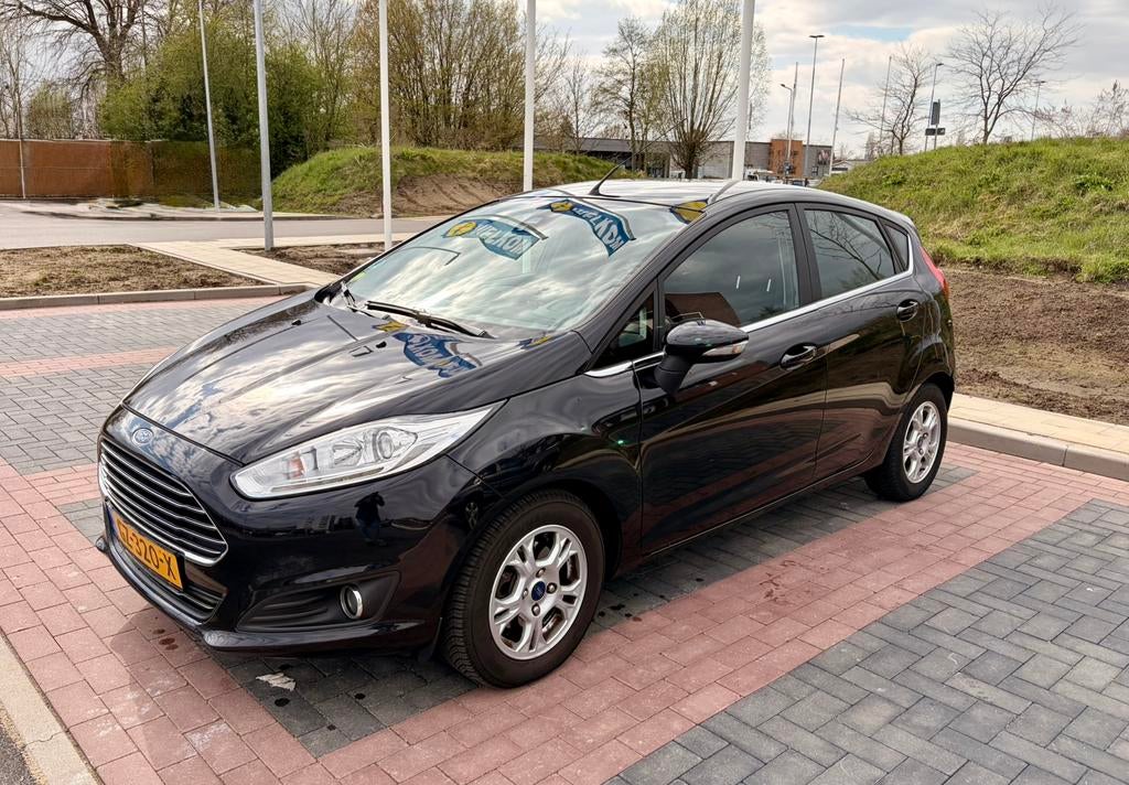 Ford Fiësta 1.5 Tdci Titanium 2015 Zwart - 2e eigenaar, 1036 kg, 96 €/maand, Zwart, Origineel Nederlands