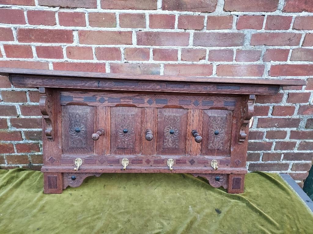 Antieke renaissance eiken kapstok met inlegwerk., Ophalen