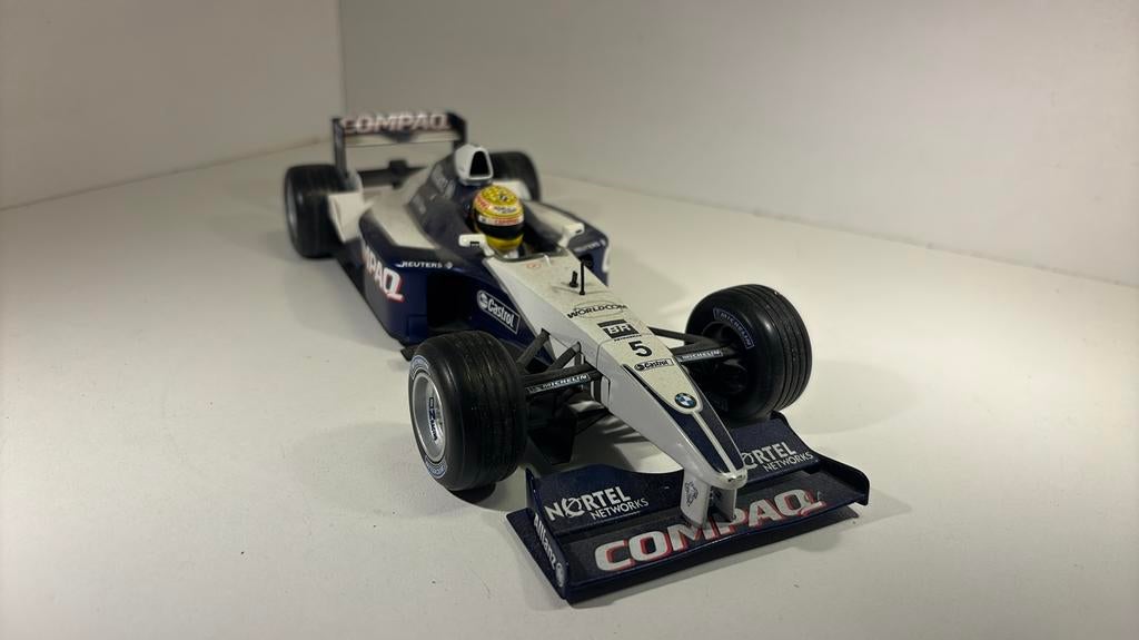 F1 Williams fw23 r.Schumacher 2001 hot wheels 1.18