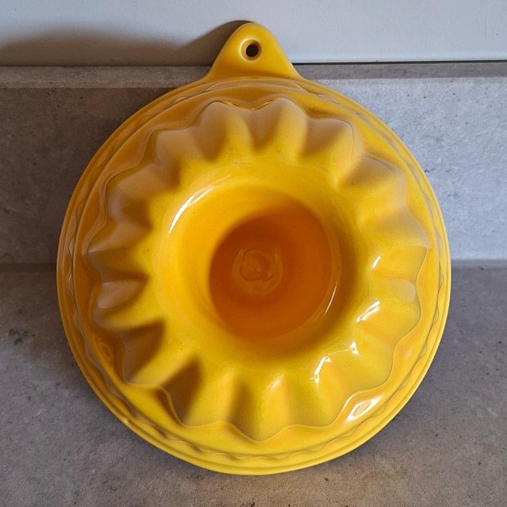 Vintage Gele Puddingvorm Petrus Regout Maastricht, Keramiek, Ophalen of Verzenden, Overige stijlen, Schaal of Schalen