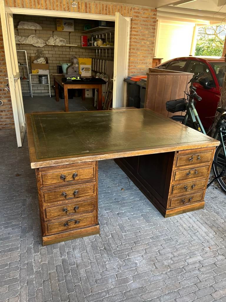 Antiek bureau, Ophalen