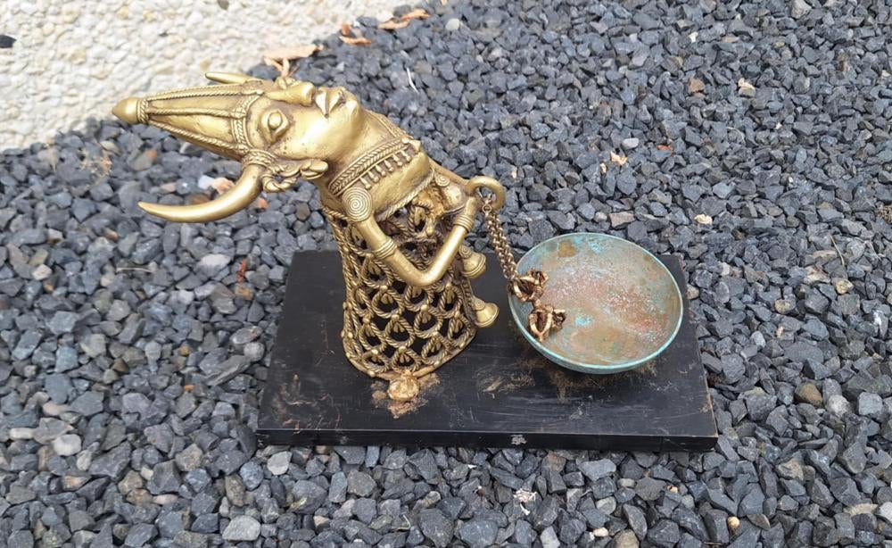 Bronzen Heilig Water Drager met een schaal en een vajra., Ophalen of Verzenden