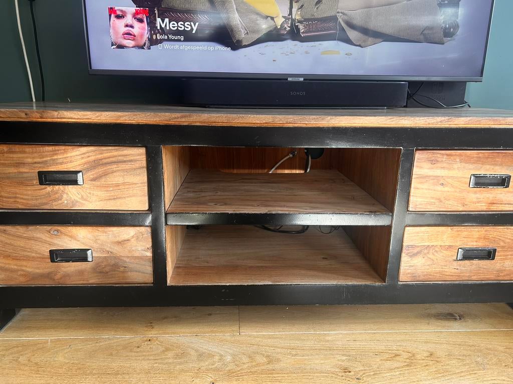 Indisch teakhout tv meubel onbewerkt, Huis en Inrichting, Kasten | Televisiemeubels, Teakhout, Ophalen of Verzenden, Zo goed als nieuw