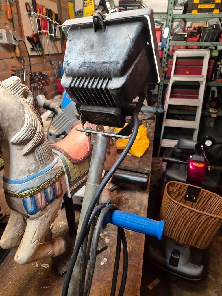 Bouwlamp met statief, Ophalen