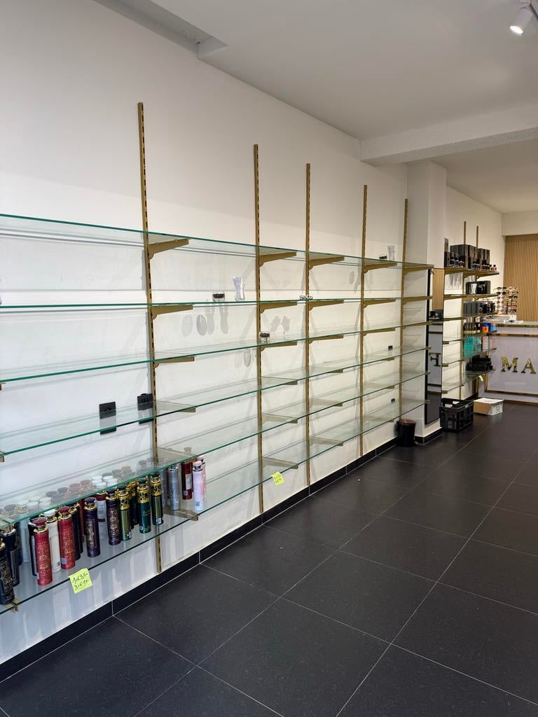 Glazen winkelplanken met gouden staanders, Ophalen of Verzenden, Gebruikt