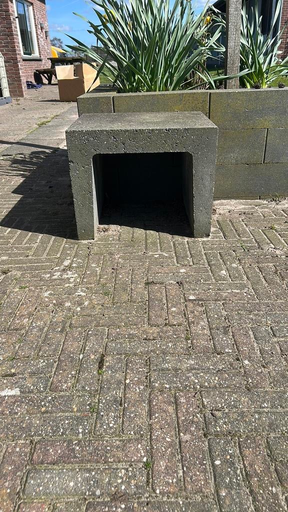 Betonnen tafeltje, Ophalen, Gebruikt