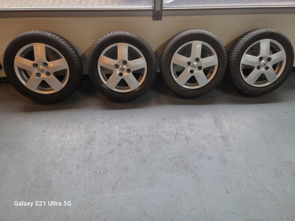 Nette Orginele Toyota Aygo velgen 14 inch met A merk banden, Ophalen, Toyota