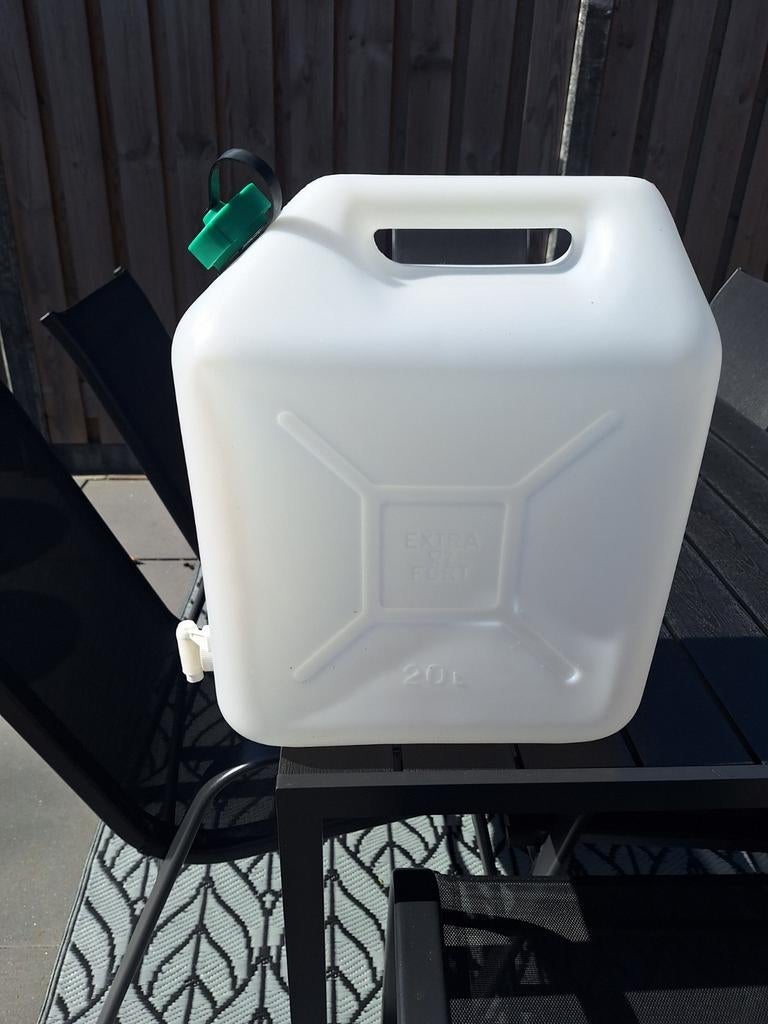 Water jerrycan, Ophalen