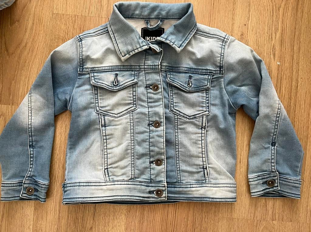 Spijkerjas maat 116, Ophalen of Verzenden, Zo goed als nieuw, Jongen of Meisje, Jas